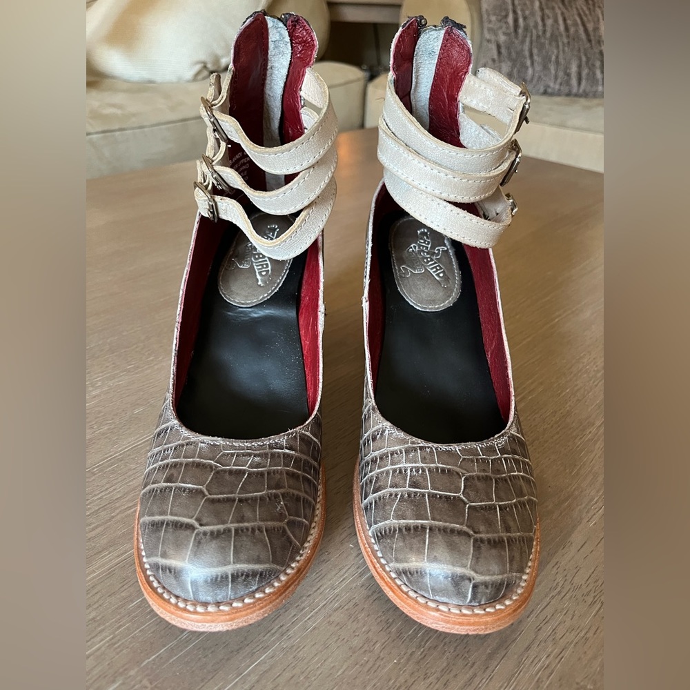 Freebird Randi Stone Croco 8.  Not available on the website. Beautiful.